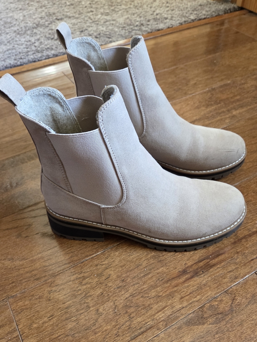 Women’s Chelsea Ankle Boots in Light Taupe Size 9